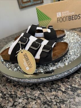 White Mountain Black leather Triple Buckle Sandals NEW 6
